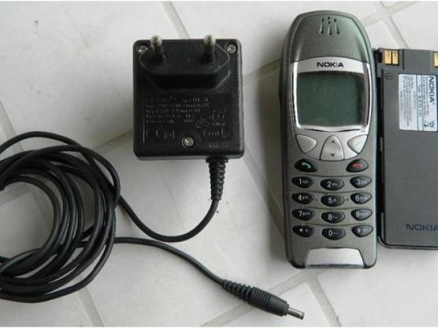 Nokia 6210 mit Netzteil - 1